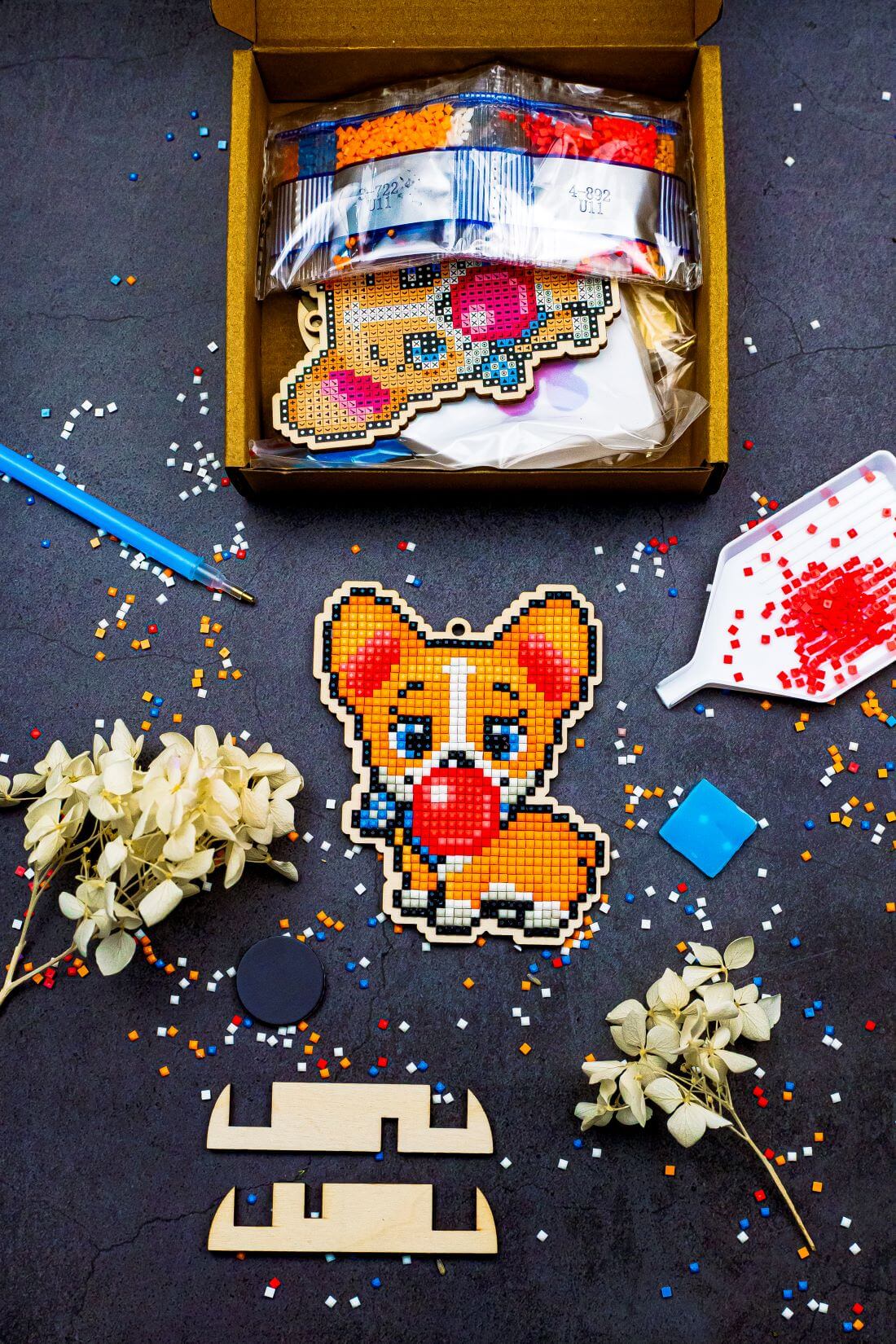 5D Diamond Painting 12.5x12.5 cm | Pendant Joyful corgi | Wooden Base (U11e) – Diamond painting | Varvikas.Shop