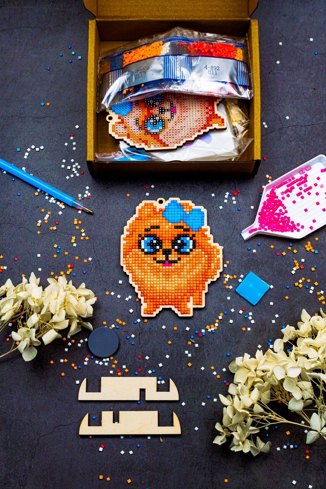 5D Diamond Painting 12.5x12.5 cm | Pendant Red spits | Wooden Base (U14e) – Diamond painting | Varvikas.Shop