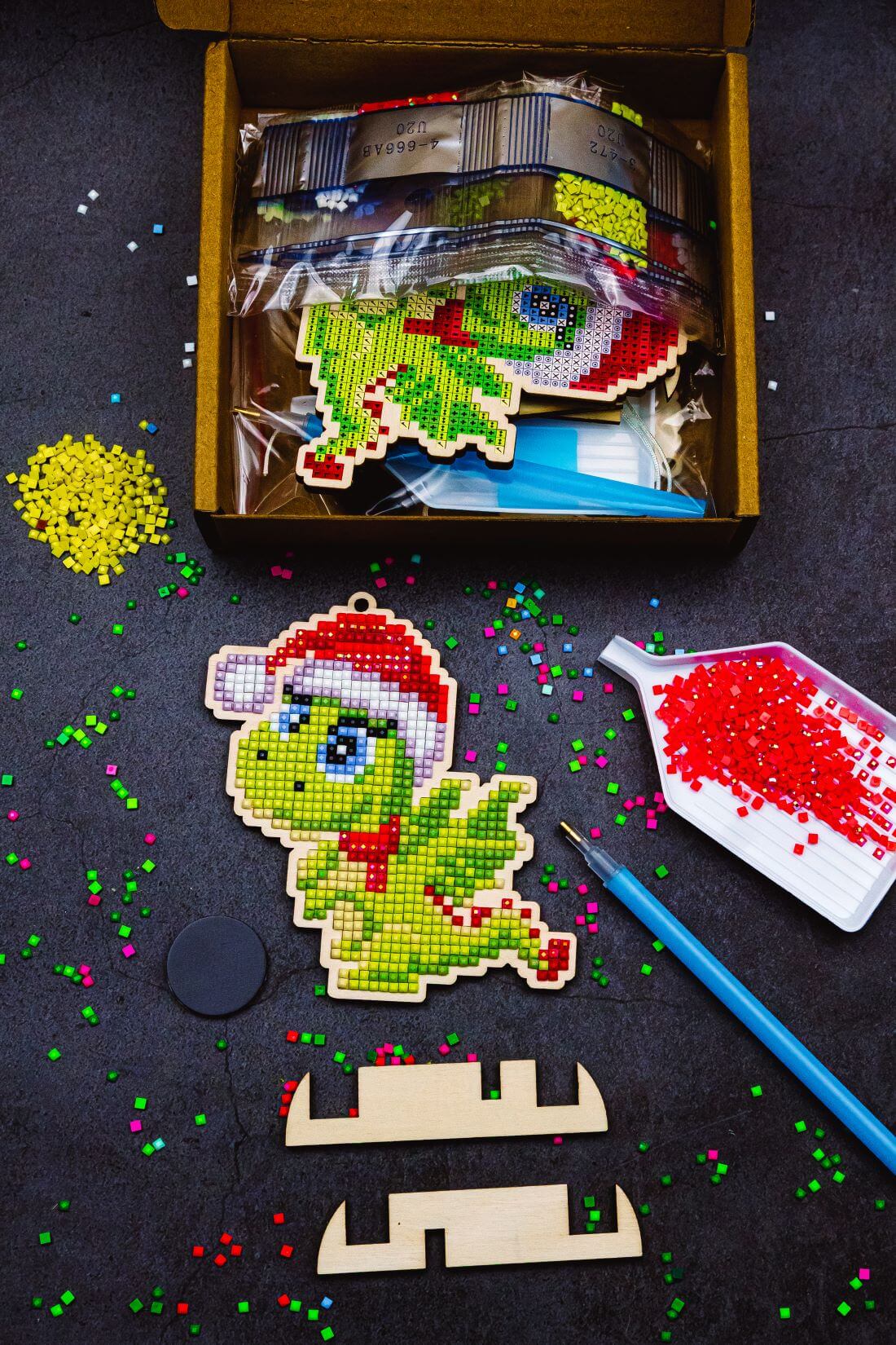 5D Diamond Painting 12.5x12.5 cm | Pendant Santa dragon | Wooden Base (U20e) – Diamond painting | Varvikas.Shop