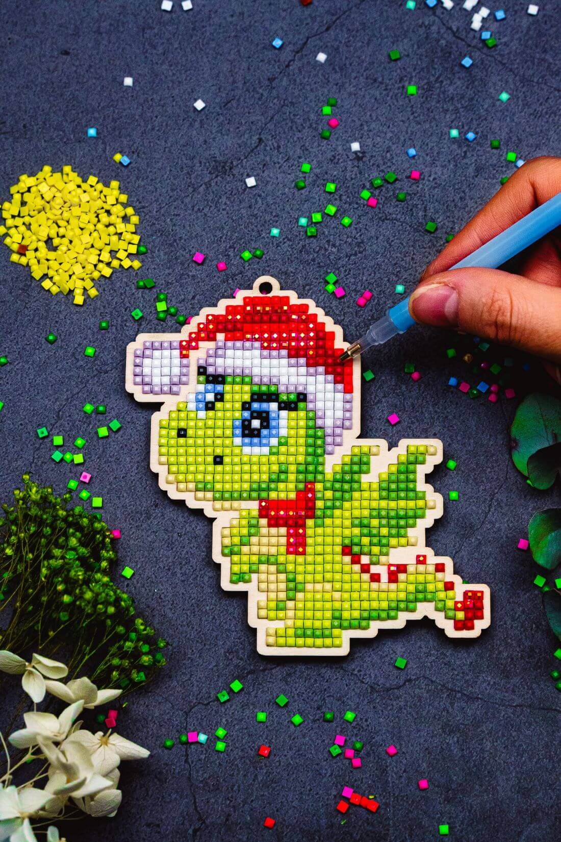 5D Diamond Painting 12.5x12.5 cm | Pendant Santa dragon | Wooden Base (U20e) – Diamond painting | Varvikas.Shop