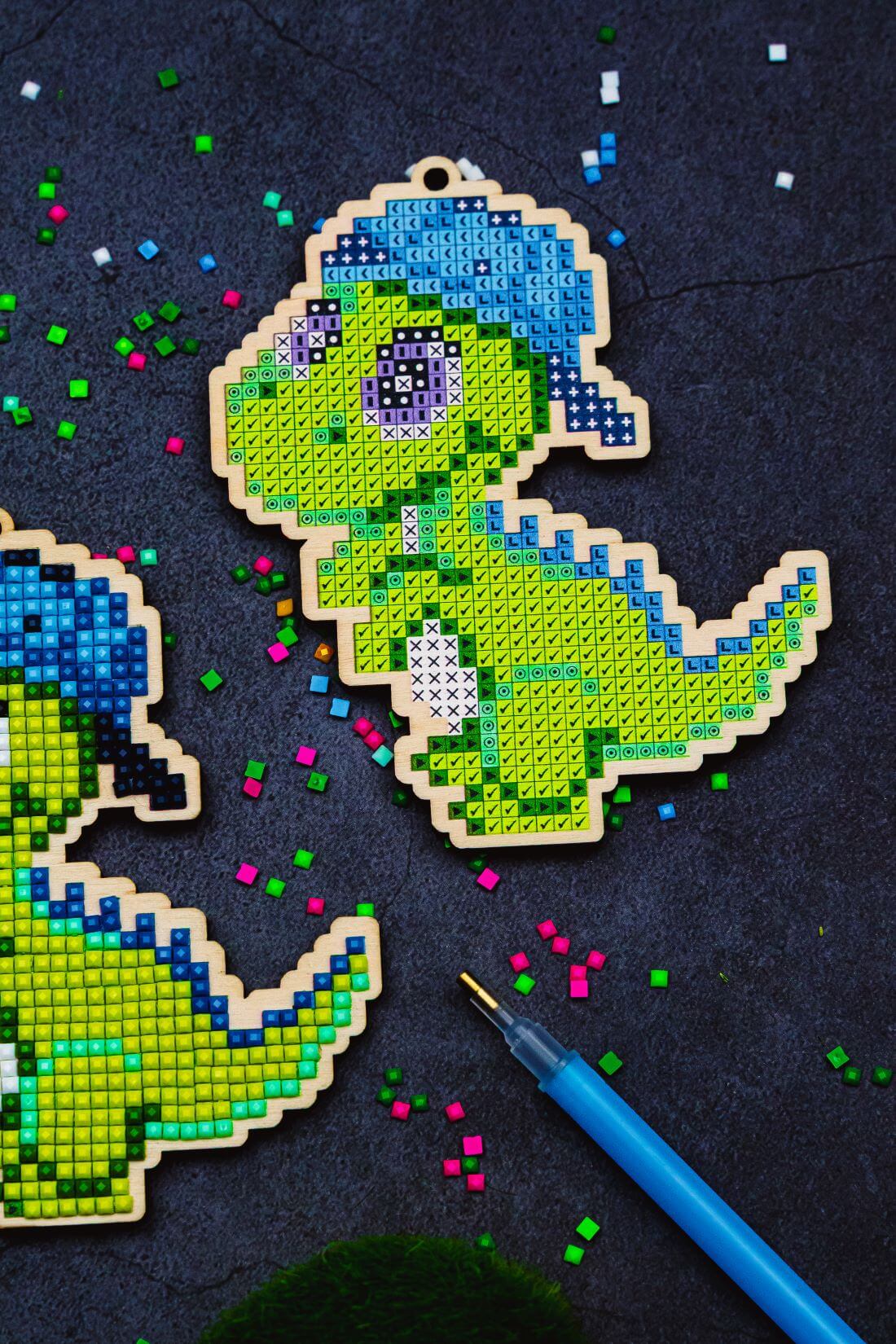 5D Diamond Painting 12.5x12.5 cm | Pendant Dinosaur Dandy | Wooden Base (U19e) – Diamond painting | Varvikas.Shop