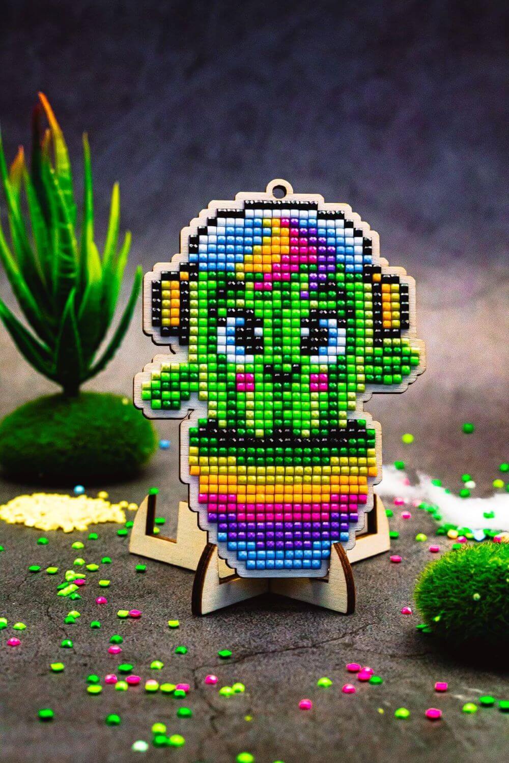 5D Diamond Painting 12.5x12.5 cm | Pendant Сactus with heardphones | Wooden Base (U06e) – Diamond painting | Varvikas.Shop