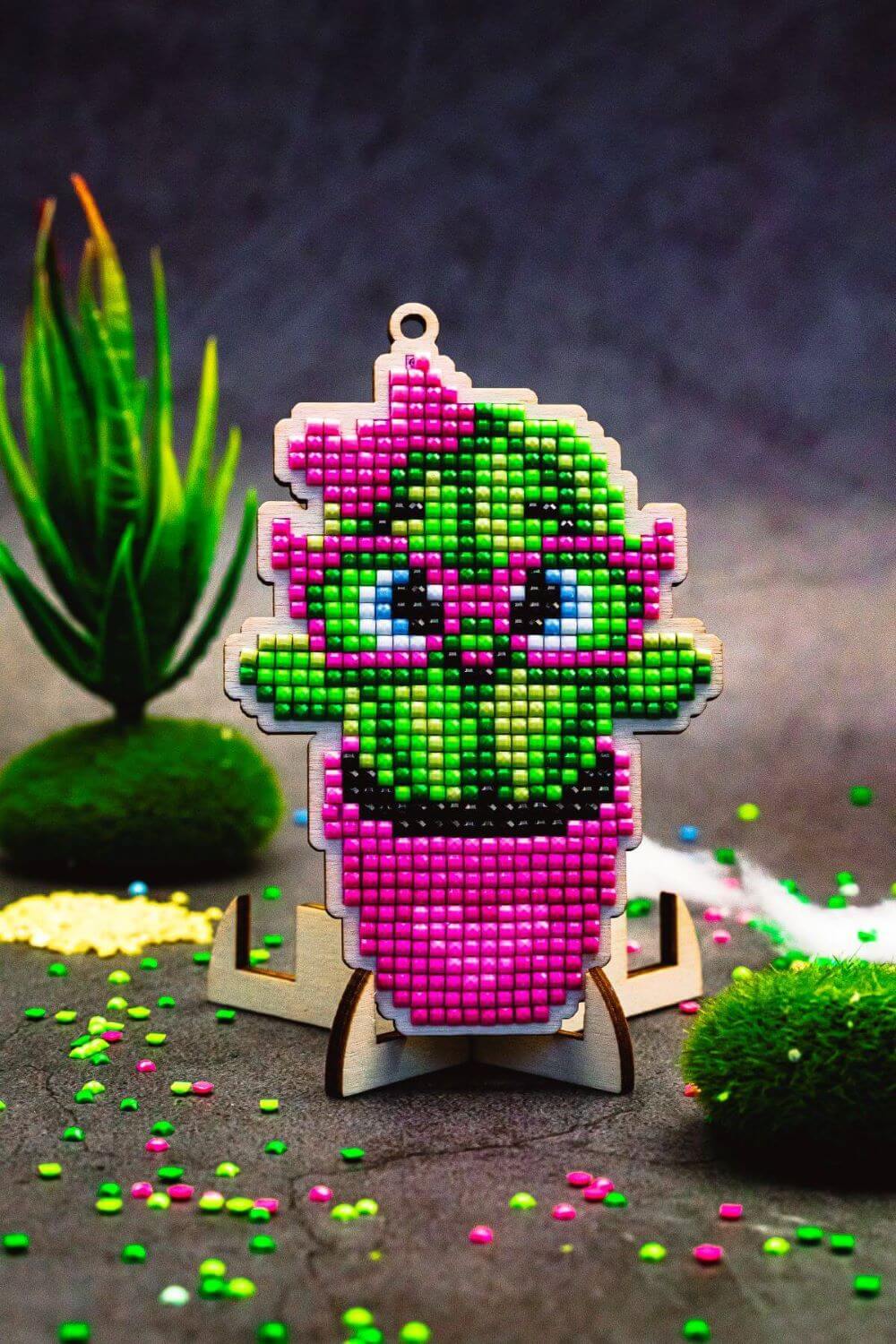 5D Diamond Painting 12.5x12.5 cm | Pendant Сactus with pink glasses | Wooden Base (U05e) – Diamond painting | Varvikas.Shop