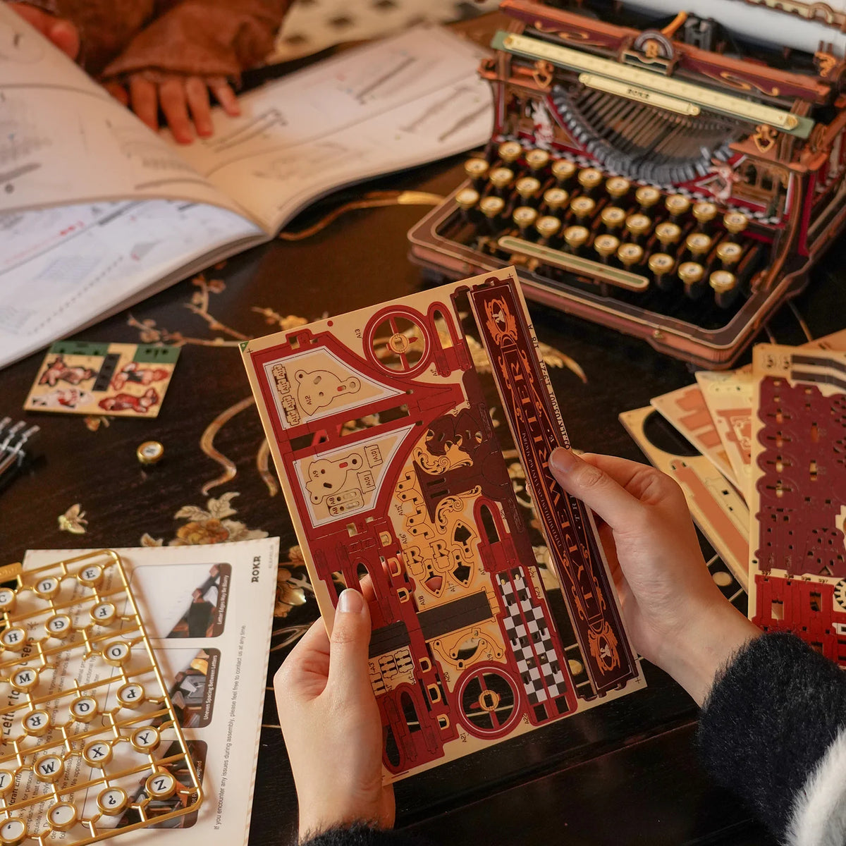 Decorated wooden panels and assembly instructions for the ROKR Magic typewriter — LK703Ce
