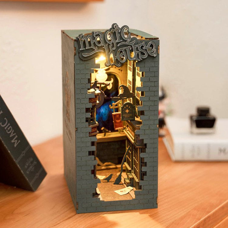 DIY Wall Hanging Miniature House Kit - Roombox - RDS005e - Magic House Image https://storage.yandexcloud.net/protsvetnoy-media/19655/RDS005e_complete.jpg