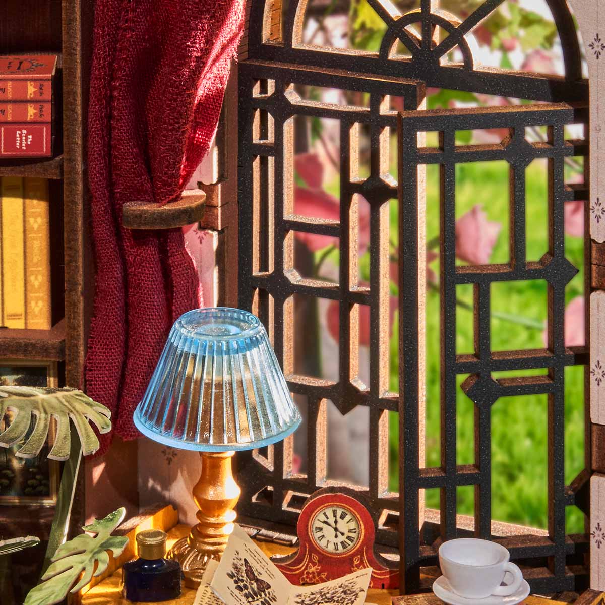 DIY Miniature House Kit (RoomBox), Silent Corner Study (TGE02e)